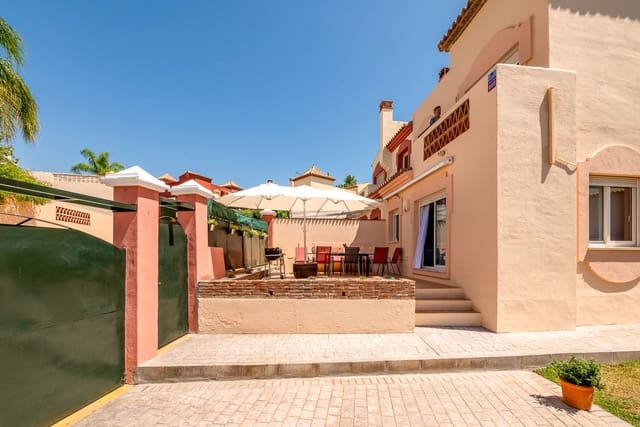 4 quarto Moradia Geminada para venda em Bello Horizonte - Lindasol, Marbella com piscina garagem - 740 000 € (Ref: 10057939)