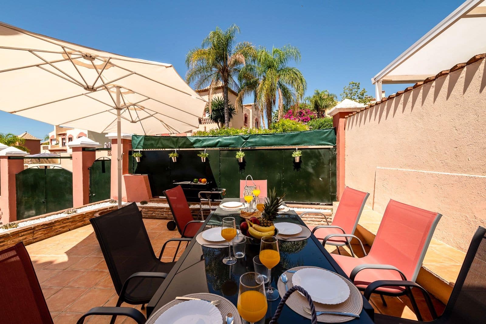 4 bedroom Semi-detached Villa for sale in Marbella with pool garage - € 740,000 (Ref: 10057939)