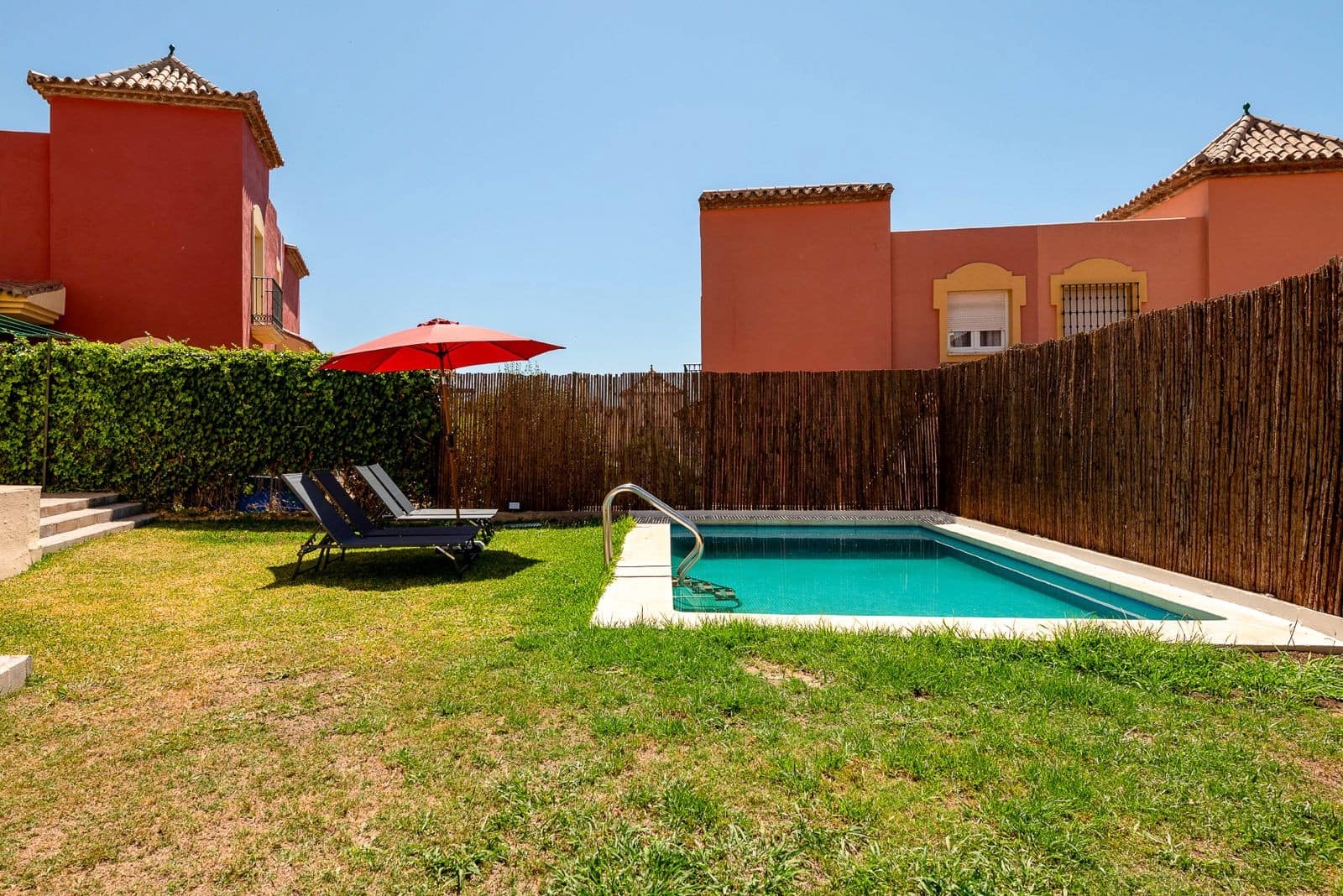 4 bedroom Semi-detached Villa for sale in Marbella with pool garage - € 740,000 (Ref: 10057939)