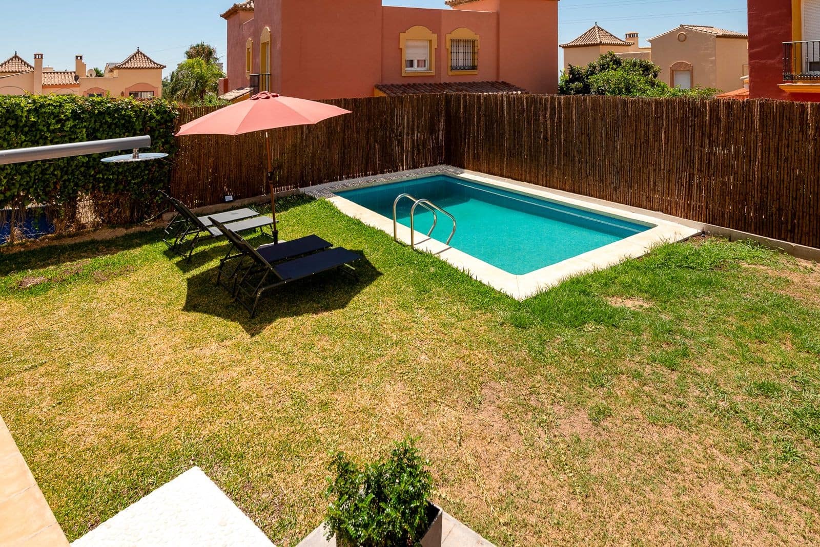 4 bedroom Semi-detached Villa for sale in Marbella with pool garage - € 740,000 (Ref: 10057939)