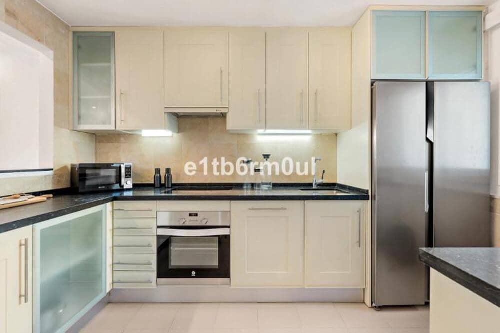 2 Zimmer Apartment zu vermieten in Marbella mit Pool Garage - 2.500 € (Ref: 10061176)