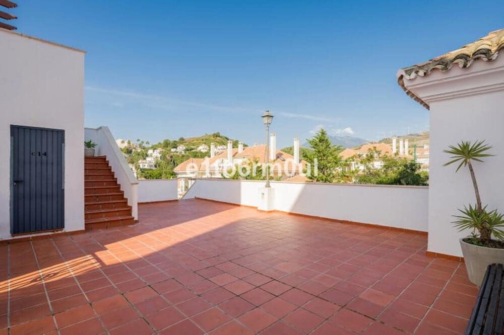 2 Zimmer Apartment zu vermieten in Marbella mit Pool Garage - 2.500 € (Ref: 10061176)