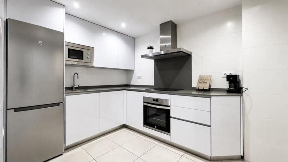2 Zimmer Apartment zu vermieten in Marbella mit Pool Garage - 2.300 € (Ref: 10061180)