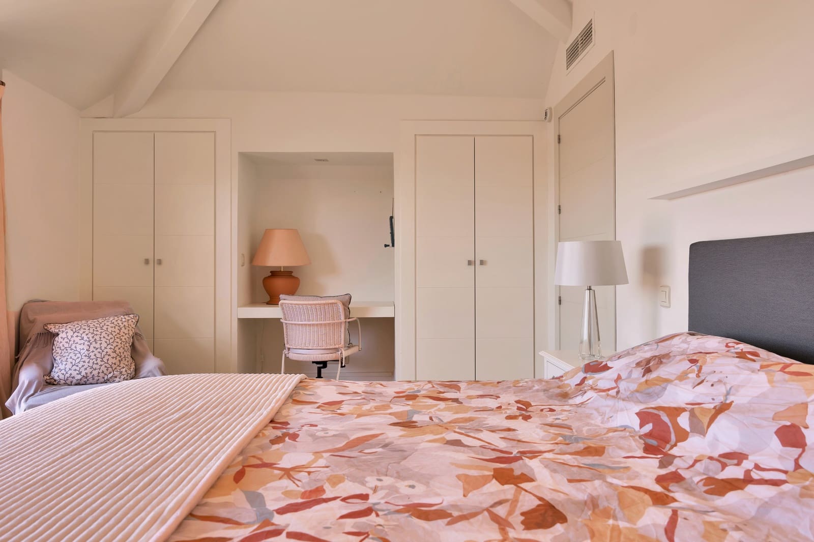 2 sypialnia Penthouse do wynajęcia w Marbella z basenem garażem - 3 700 € (Ref: 10061181)