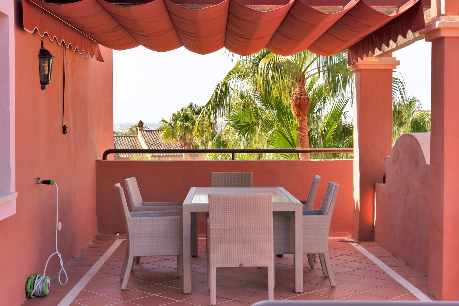 2 sypialnia Penthouse do wynajęcia w Marbella z basenem garażem - 3 700 € (Ref: 10061181)