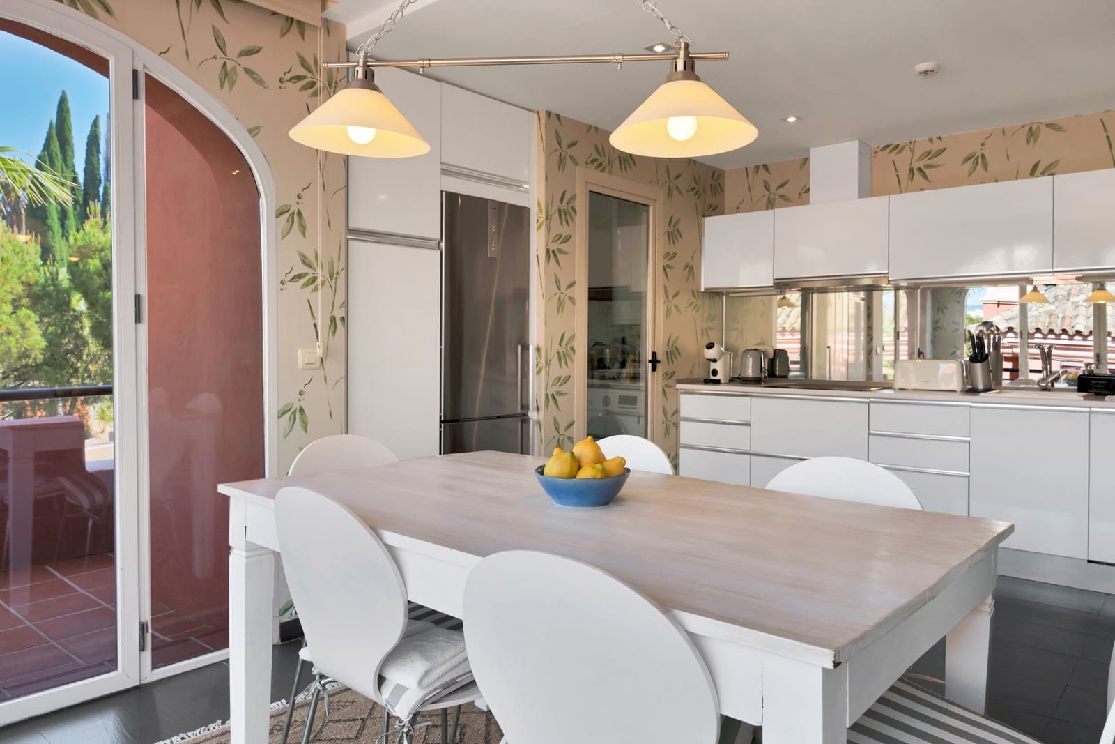 2 sypialnia Penthouse do wynajęcia w Marbella z basenem garażem - 3 700 € (Ref: 10061181)