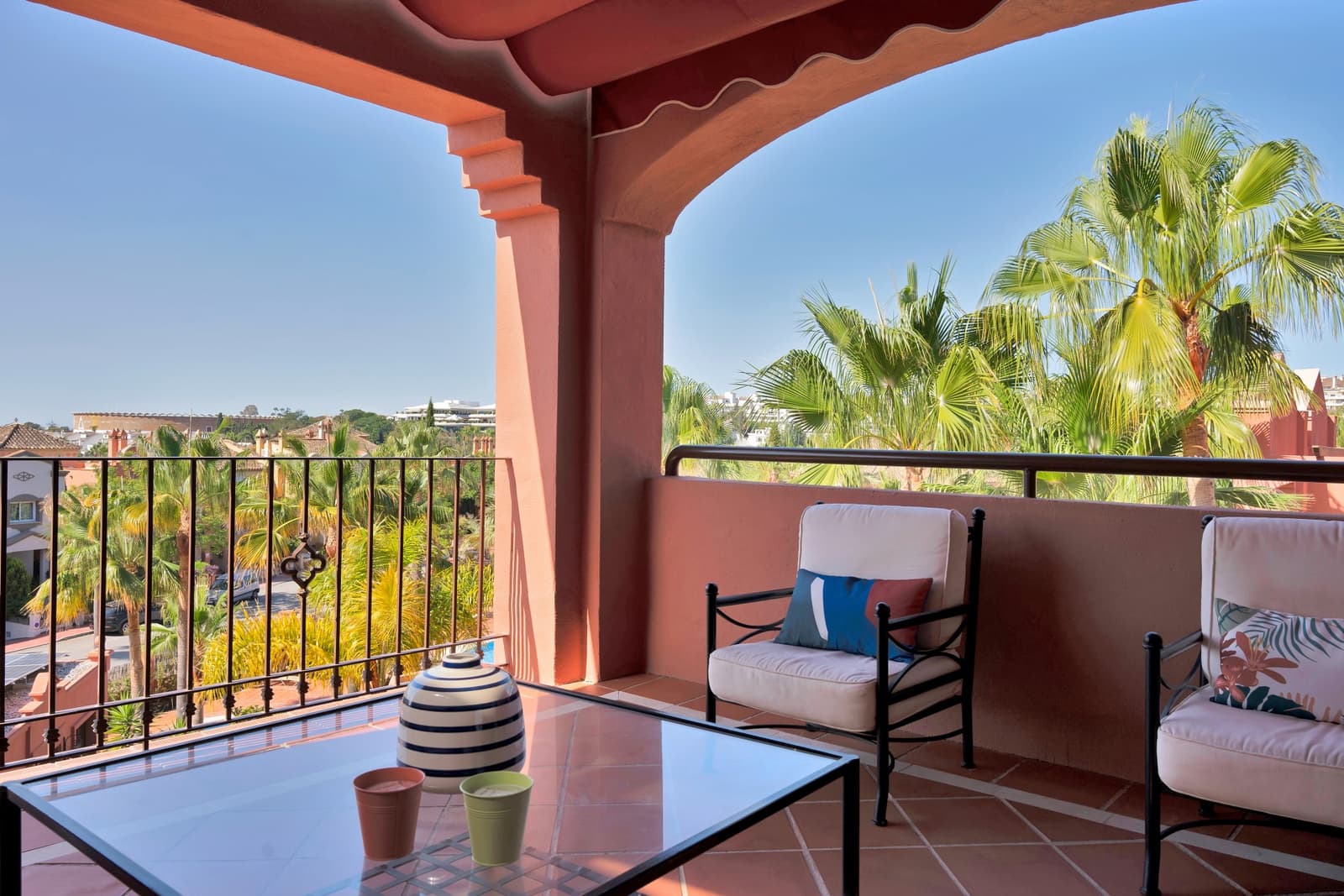 2 sypialnia Penthouse do wynajęcia w Marbella z basenem garażem - 3 700 € (Ref: 10061181)