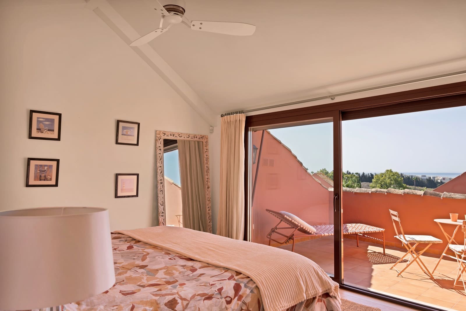 2 sypialnia Penthouse do wynajęcia w Marbella z basenem garażem - 3 700 € (Ref: 10061181)