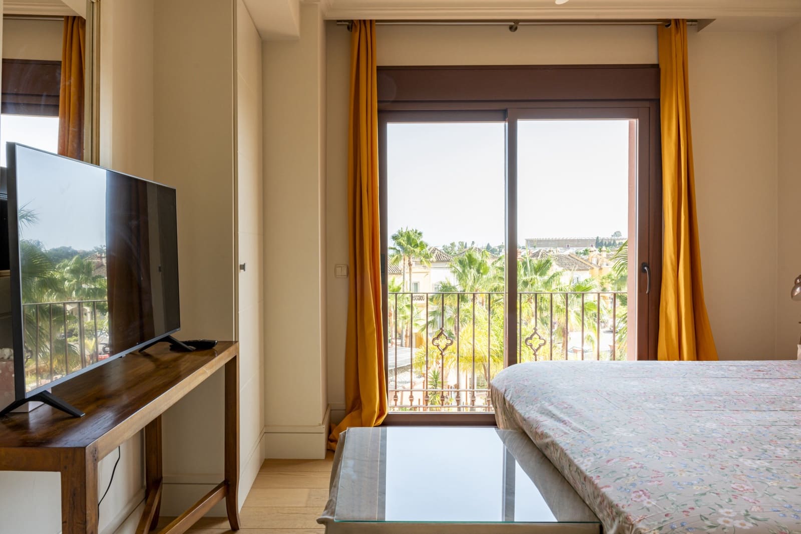 2 sypialnia Penthouse do wynajęcia w Marbella z basenem garażem - 3 700 € (Ref: 10061181)
