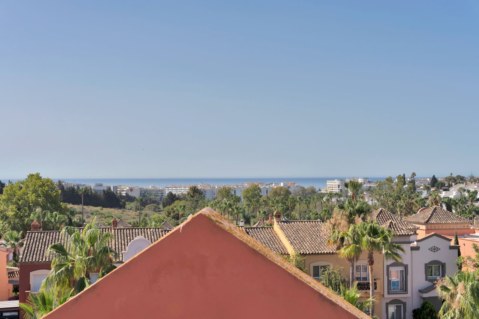 2 sypialnia Penthouse do wynajęcia w Marbella z basenem garażem - 3 700 € (Ref: 10061181)