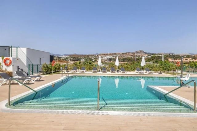 Pareado de 4 habitaciones en Nueva Atalaya, Estepona en alquiler con piscina garaje - 5.000 € (Ref: 10063702)