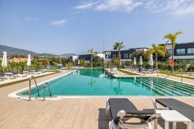 Pareado de 4 habitaciones en Nueva Atalaya, Estepona en alquiler con piscina garaje - 5.000 € (Ref: 10063702)