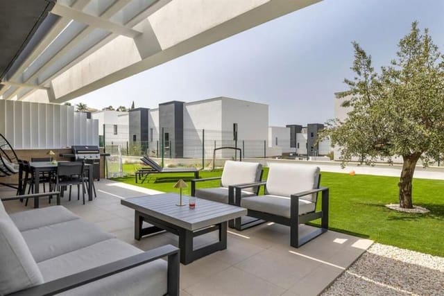 Pareado de 4 habitaciones en Nueva Atalaya, Estepona en alquiler con piscina garaje - 5.000 € (Ref: 10063702)
