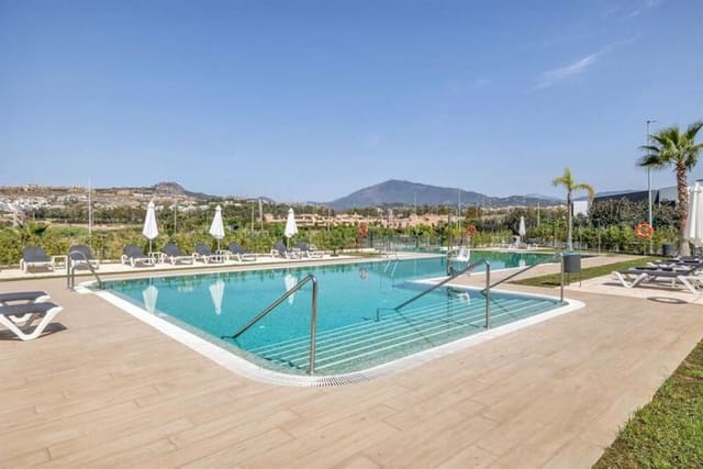 Pareado de 4 habitaciones en Nueva Atalaya, Estepona en alquiler con piscina garaje - 5.000 € (Ref: 10063702)