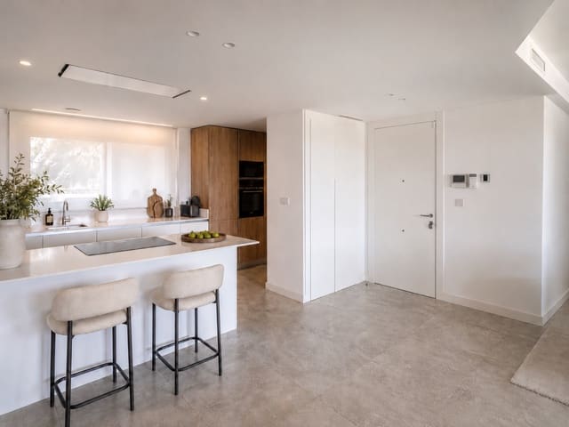 3 soverom Leilighet til leie i Bahía de Marbella, Marbella med svømmebasseng garasje - € 5 500 (Ref: 10063703)