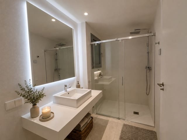 3 soverom Leilighet til leie i Bahía de Marbella, Marbella med svømmebasseng garasje - € 5 500 (Ref: 10063703)