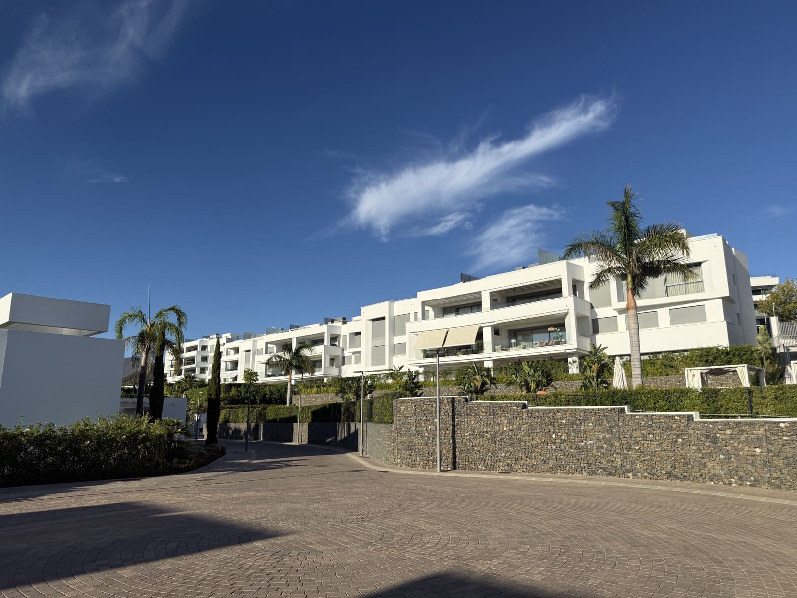 3 soverom Leilighet til leie i Marbella med svømmebasseng garasje - € 5 500 (Ref: 10063703)