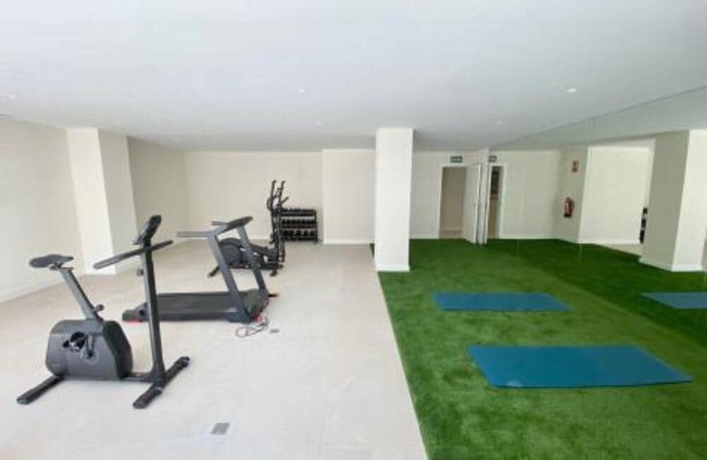 3 sypialnia Apartament do wynajęcia w Marbella z basenem garażem - 2 500 € (Ref: 10074857)