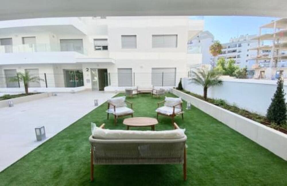 3 sypialnia Apartament do wynajęcia w Marbella z basenem garażem - 2 500 € (Ref: 10074857)