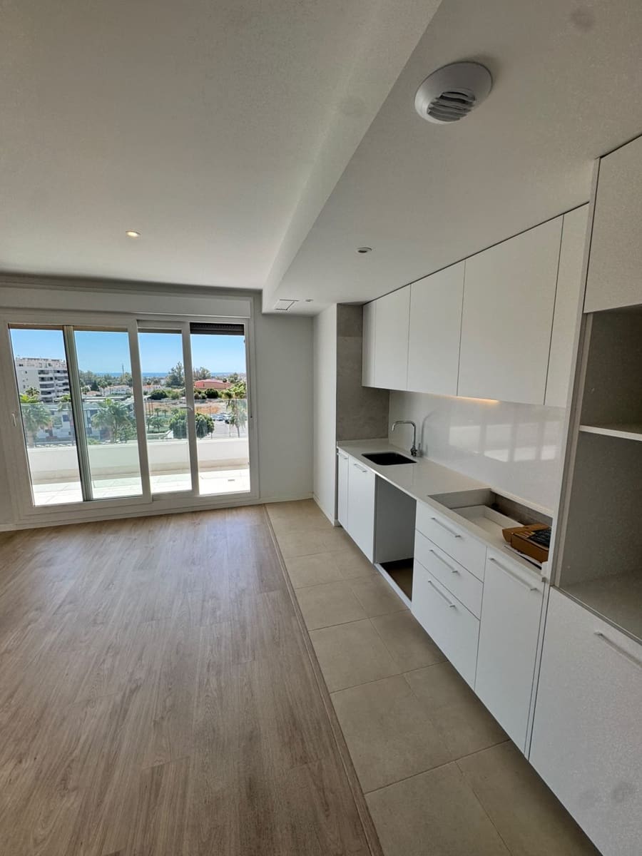 3 bedroom Apartment for rent in Marbella with pool garage - € 2,500 (Ref: 10074857)