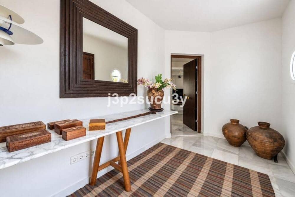 5 bedroom Villa for rent in Guadalmina with pool garage - € 8,500 (Ref: 10077543)