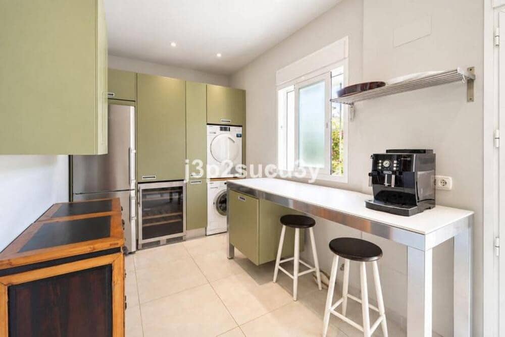 5 bedroom Villa for rent in Guadalmina with pool garage - € 8,500 (Ref: 10077543)