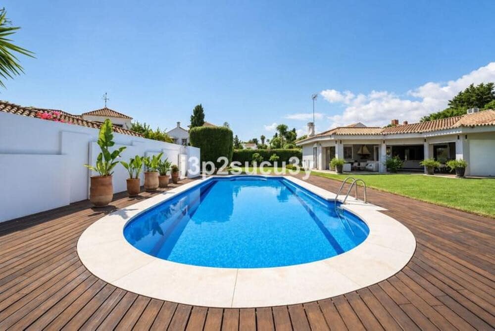 5 bedroom Villa for rent in Guadalmina with pool garage - € 8,500 (Ref: 10077543)