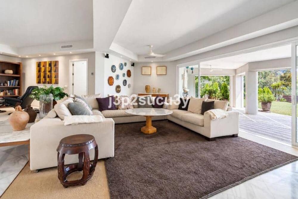 5 bedroom Villa for rent in Guadalmina with pool garage - € 8,500 (Ref: 10077543)