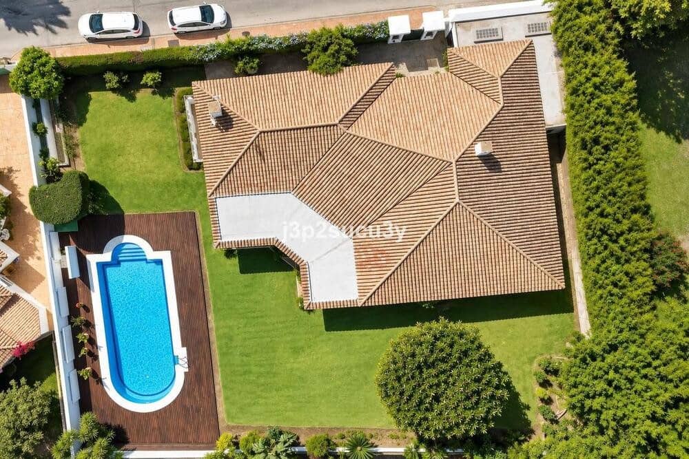 5 bedroom Villa for rent in Guadalmina with pool garage - € 8,500 (Ref: 10077543)