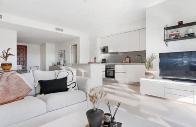 3 soveværelse Lejlighed til leje i Los Arqueros - Puerto del Almendro, Benahavís med swimmingpool garage - € 5.500 (Ref: 10077545)