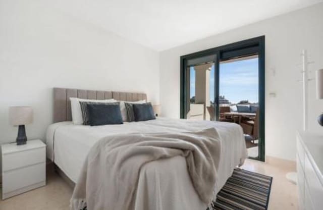 3 soveværelse Lejlighed til leje i Los Arqueros - Puerto del Almendro, Benahavís med swimmingpool garage - € 5.500 (Ref: 10077545)