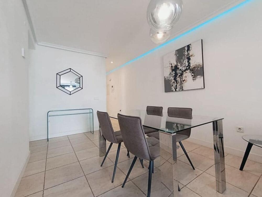 2 Zimmer Apartment zu vermieten in Estepona mit Pool Garage - 1.950 € (Ref: 10077546)