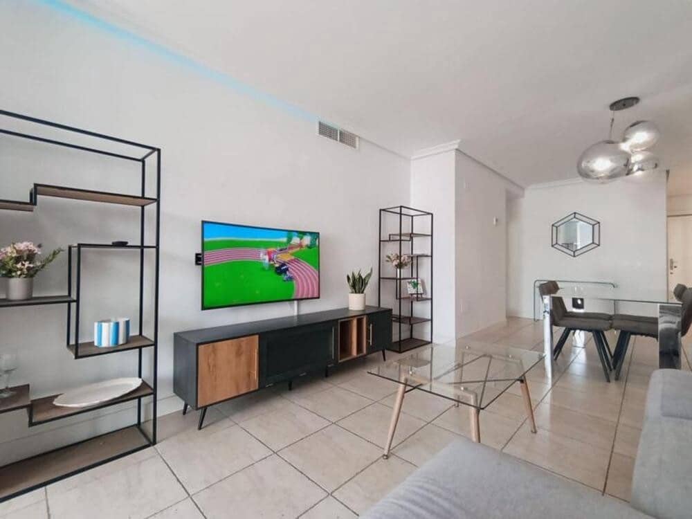2 Zimmer Apartment zu vermieten in Estepona mit Pool Garage - 1.950 € (Ref: 10077546)