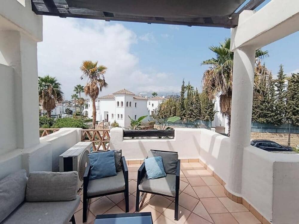 2 Zimmer Apartment zu vermieten in Estepona mit Pool Garage - 1.950 € (Ref: 10077546)