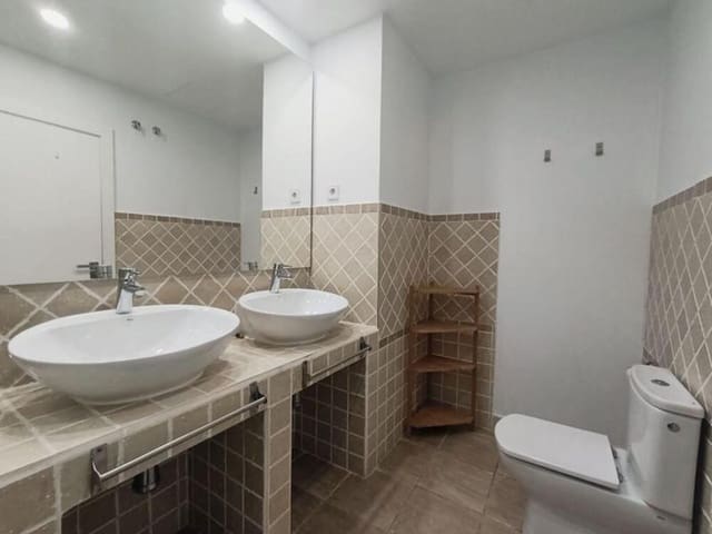 2 Zimmer Apartment zu vermieten in La Concha - Resina Golf, Estepona mit Pool Garage - 1.950 € (Ref: 10077546)