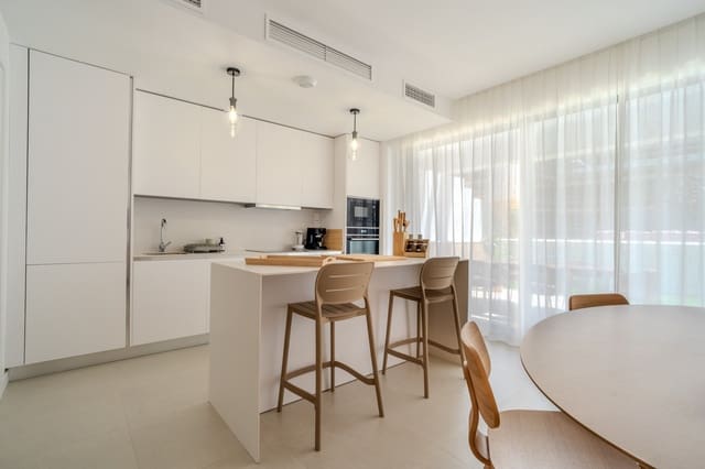 Maison de Ville de 3 chambres à louer à El Paraiso, Estepona avec piscine garage - 4 500 € (Ref: 10077547)