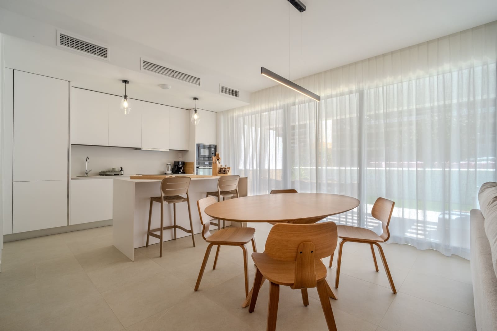 Maison de Ville de 3 chambres à louer à El Paraiso avec piscine garage - 4 500 € (Ref: 10077547)