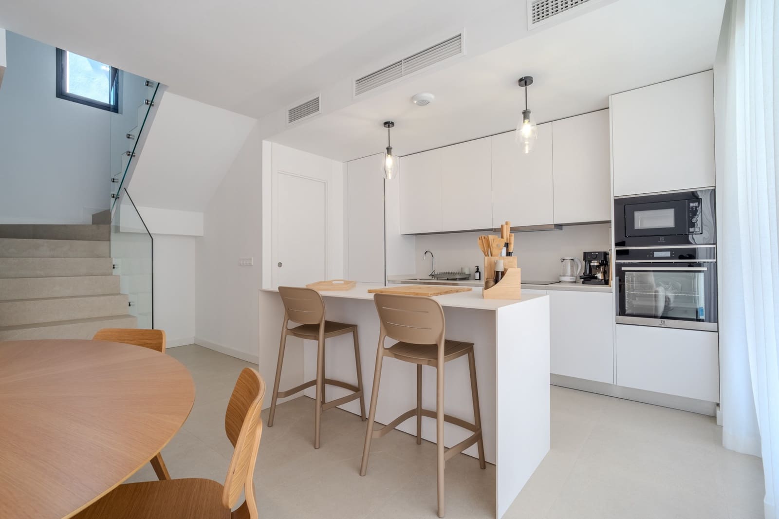 Maison de Ville de 3 chambres à louer à El Paraiso avec piscine garage - 4 500 € (Ref: 10077547)