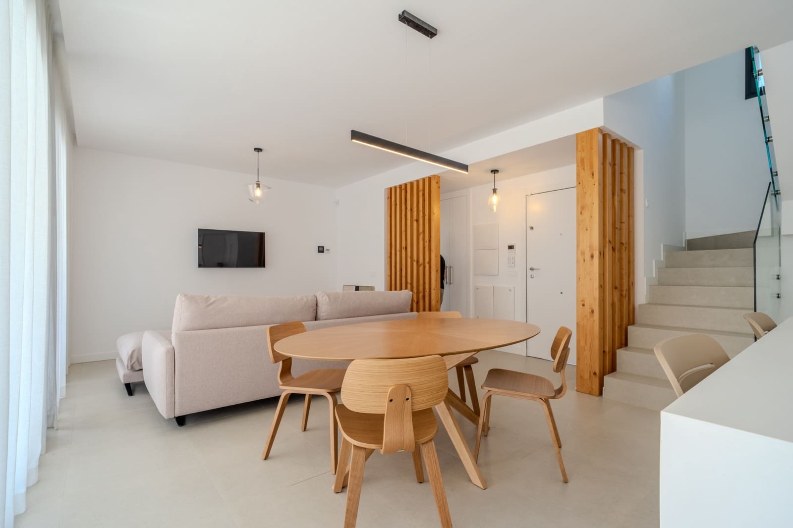 Maison de Ville de 3 chambres à louer à El Paraiso avec piscine garage - 4 500 € (Ref: 10077547)