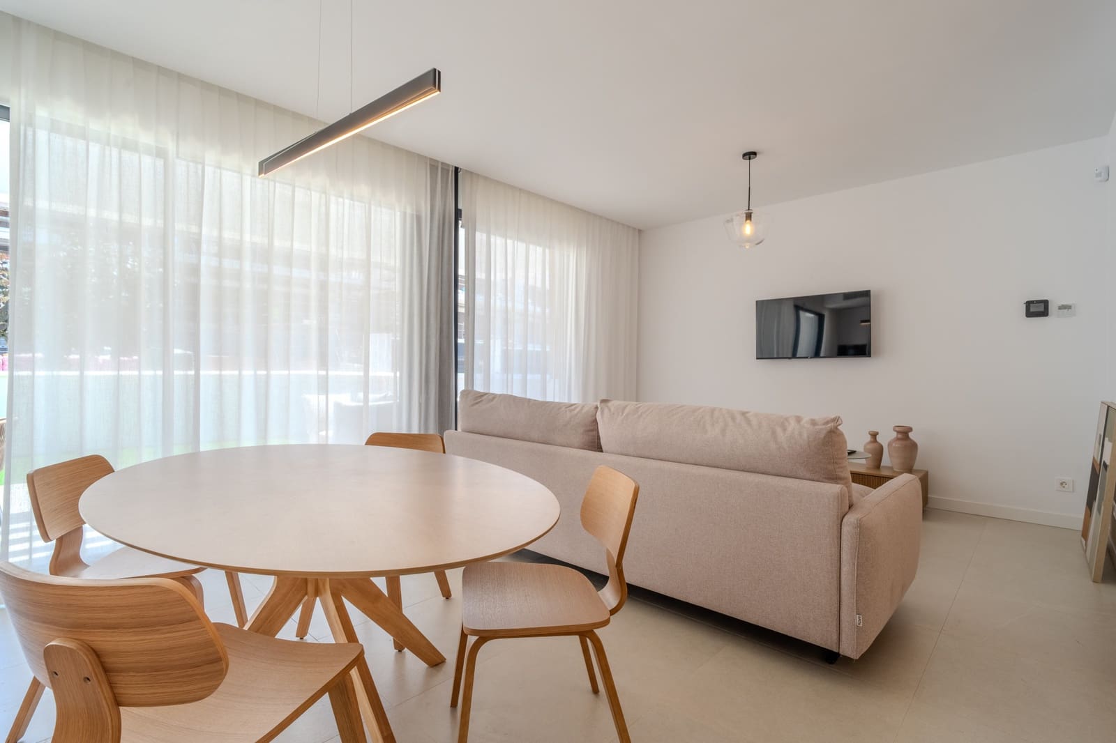 Maison de Ville de 3 chambres à louer à El Paraiso avec piscine garage - 4 500 € (Ref: 10077547)