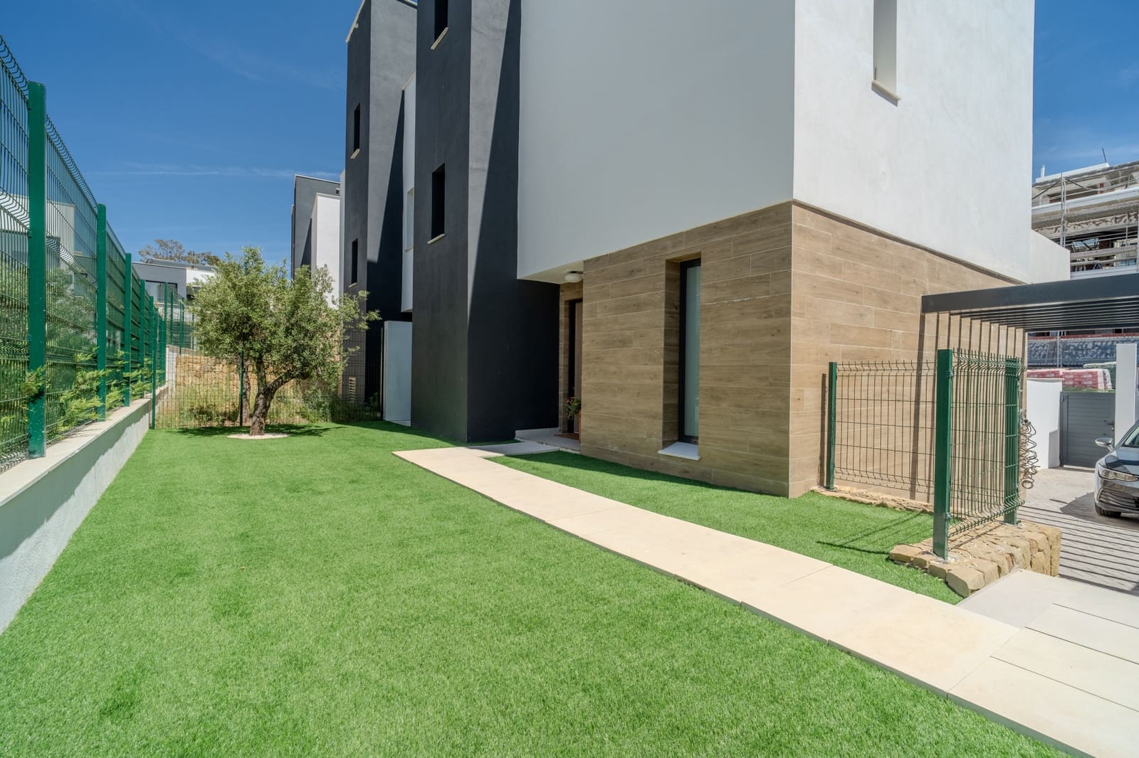Maison de Ville de 3 chambres à louer à El Paraiso avec piscine garage - 4 500 € (Ref: 10077547)
