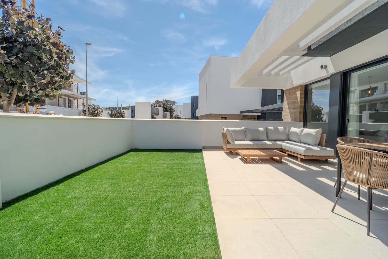 Maison de Ville de 3 chambres à louer à El Paraiso avec piscine garage - 4 500 € (Ref: 10077547)