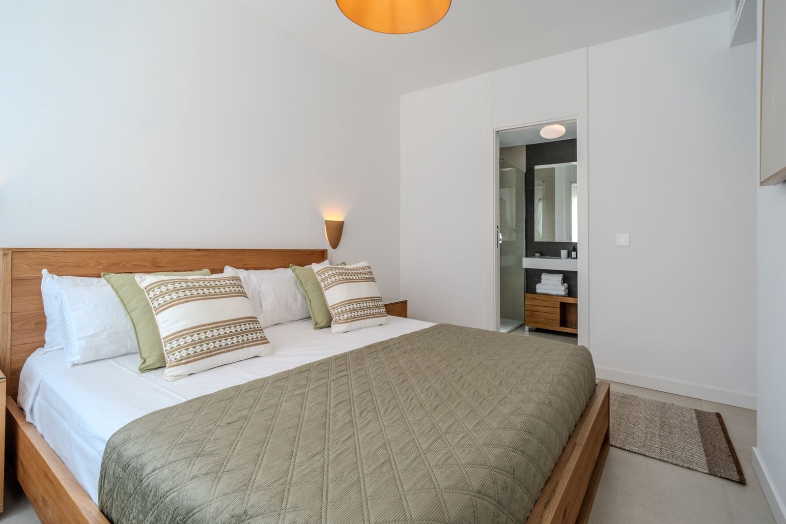 Maison de Ville de 3 chambres à louer à El Paraiso avec piscine garage - 4 500 € (Ref: 10077547)