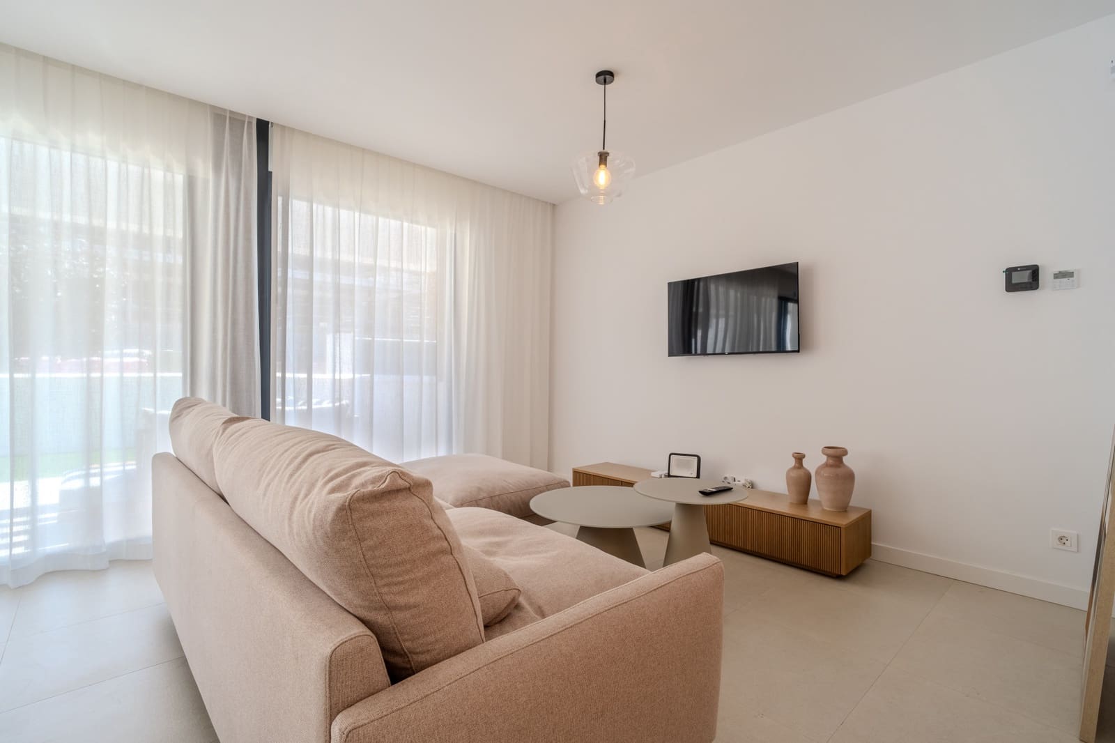 Maison de Ville de 3 chambres à louer à El Paraiso avec piscine garage - 4 500 € (Ref: 10077547)