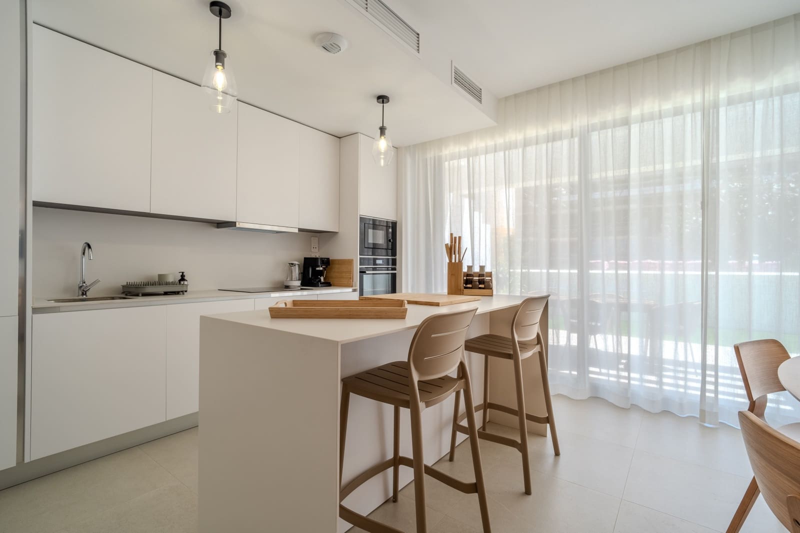 Maison de Ville de 3 chambres à louer à El Paraiso avec piscine garage - 4 500 € (Ref: 10077547)