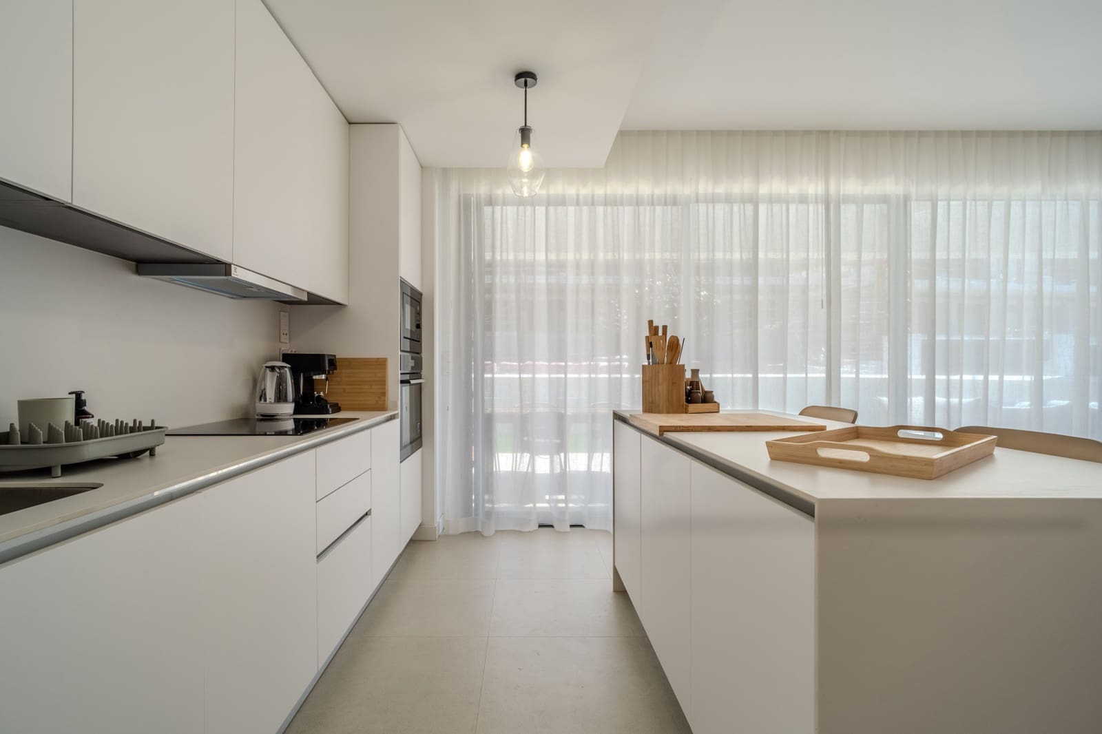 Maison de Ville de 3 chambres à louer à El Paraiso avec piscine garage - 4 500 € (Ref: 10077547)