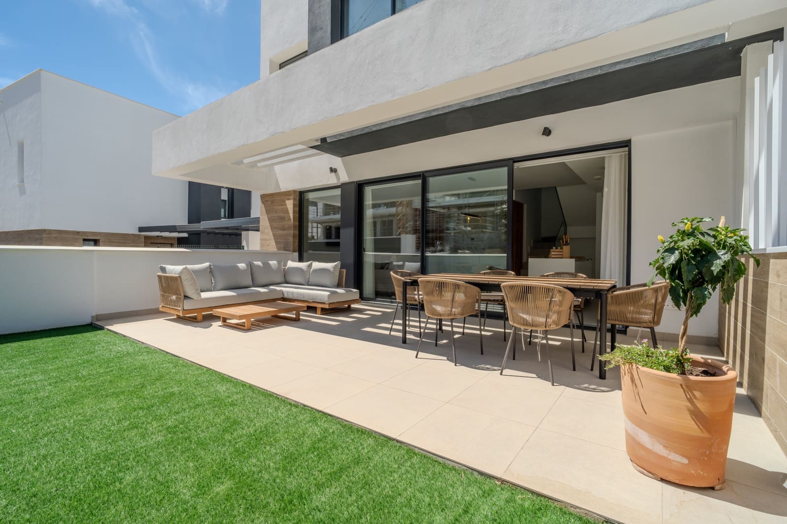 Maison de Ville de 3 chambres à louer à El Paraiso avec piscine garage - 4 500 € (Ref: 10077547)