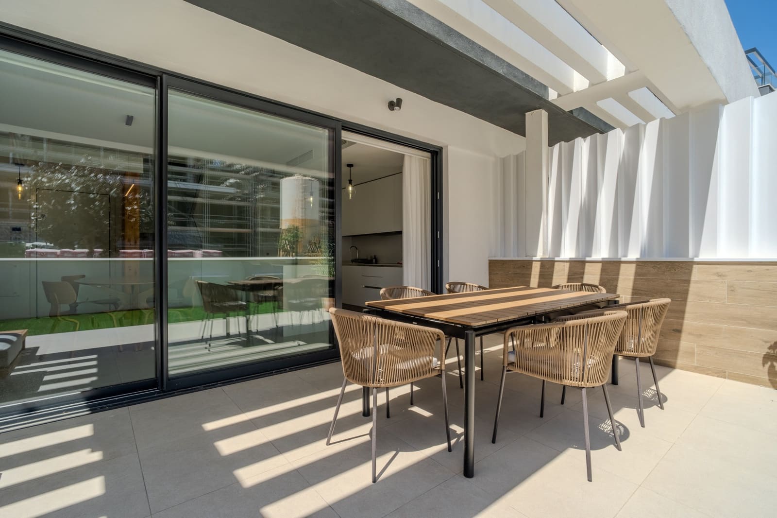 Maison de Ville de 3 chambres à louer à El Paraiso avec piscine garage - 4 500 € (Ref: 10077547)