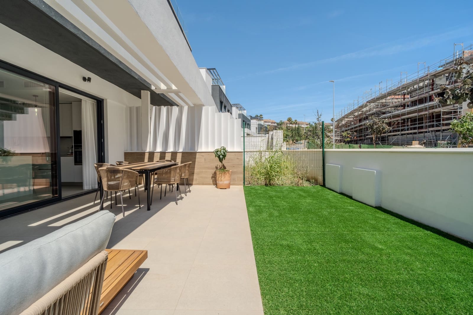 Maison de Ville de 3 chambres à louer à El Paraiso avec piscine garage - 4 500 € (Ref: 10077547)