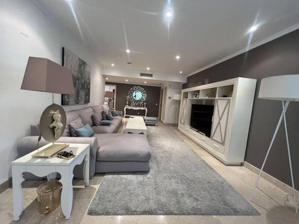 Appartement de 3 chambres à louer à Marbella avec piscine garage - 6 000 € (Ref: 10077548)